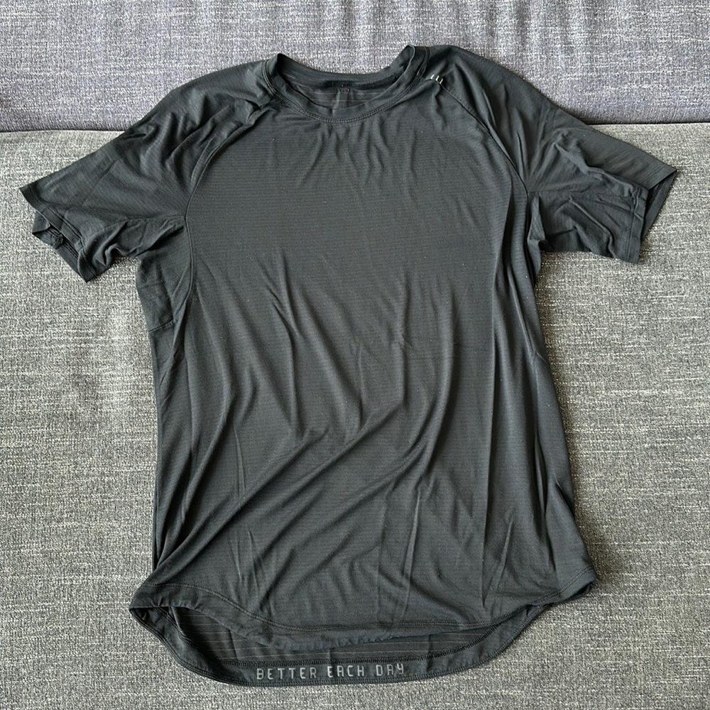 Lululemon drysense t-shirt, black, size large (fits more like medium)